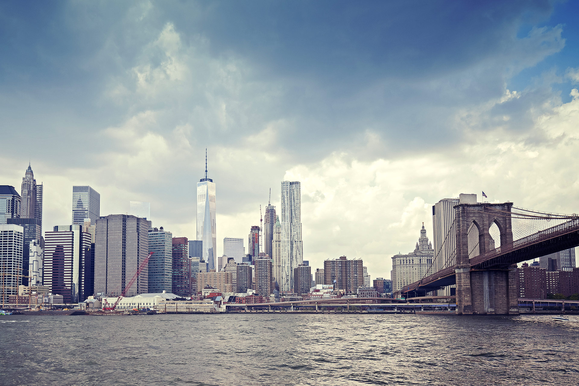 4 Reasons to Invest in Real Estate Crowdfunding